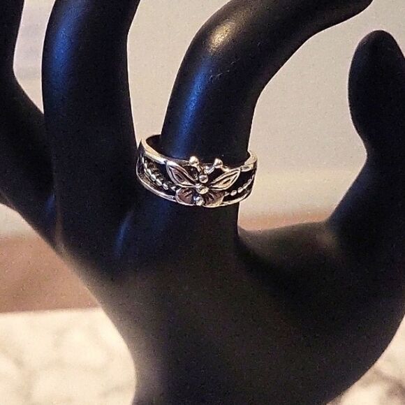 Silvery Butterfly Ring Size 7 - Picture 3 of 10